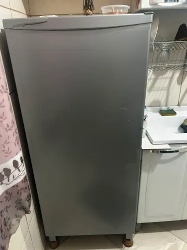 Geladeira Electrolux 240 litros