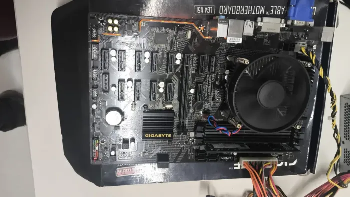 Placa gigabyte B250 Fintech 1151 DDR4 7 GERAÇÃO