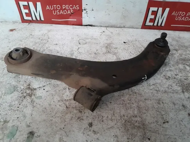 Bandeja esquerda Nissan tiida