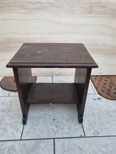 Mesa Lateral Antiga Em Imbuia
