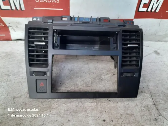 Moldura do rádio Nissan tiida 