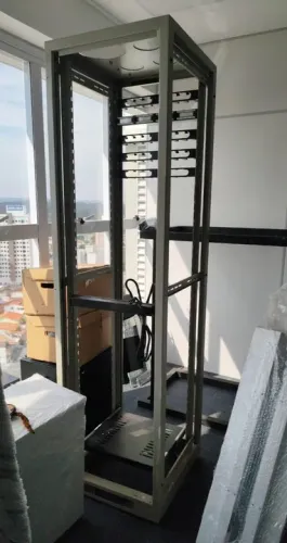 RACK COLUNA/TORRE 45U USADO EM BOAS CONDIÇÕES
