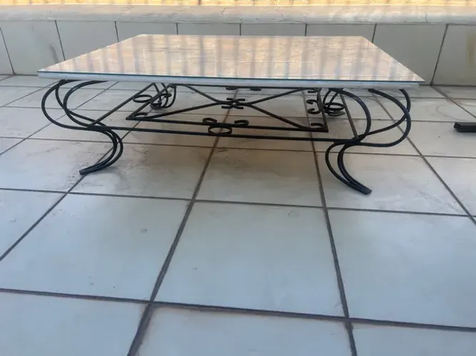 Mesa de Ferro Fundido Preto Grande Quadrada com Tampo de Marmore Branco 100x100x40