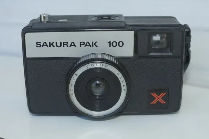 Máquina Fotográfica Sakura Pak 100 Konica Antiga