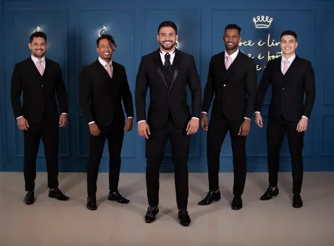 Aluguel de terno slim preto completo 