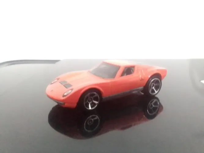 Miniatura Hotwheels 1/64 lamborguini miura