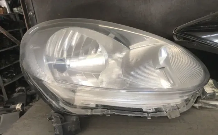 Farol Direito Nissan March Antigo
