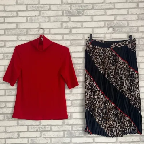 Kit Blusa Vermelha Gola Alta Amaro + Saia Plissada Oncinha AK Glamour Tamanho 40