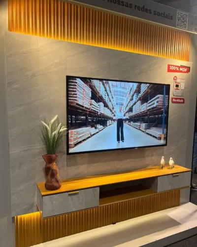 Painel suspenso com Led 2.30cm Ripado, MDF para TV até 85 polegadas