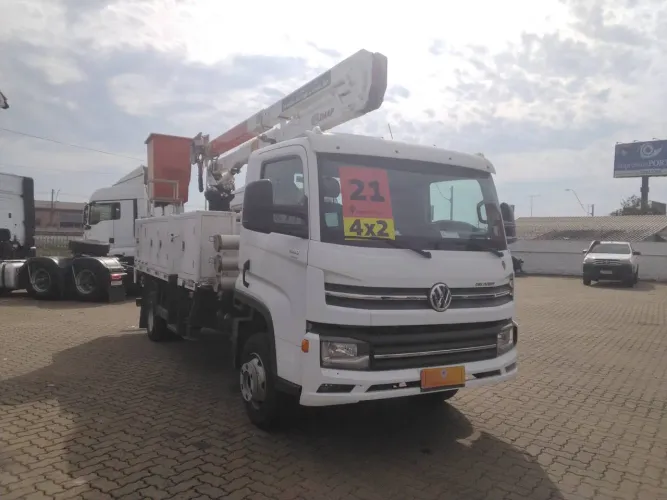 Volkswagen 11.180 Delivery 2p (diesel)(E5) 2020/2021 Vamos Seminovos São Leopoldo