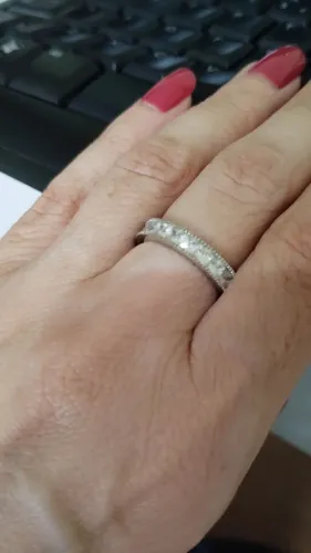 Anel aparador aliança cravejada com zircônias