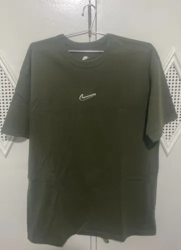 Camiseta Nike Premium Essentials Verde - M