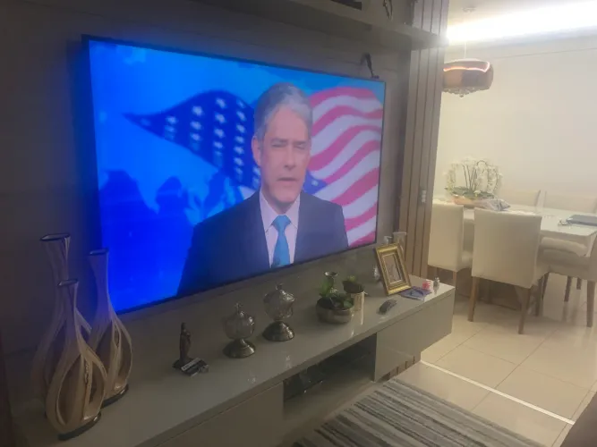 TV 60polegadas Samsung com defeito. Somente para aproveitamento de peças.             