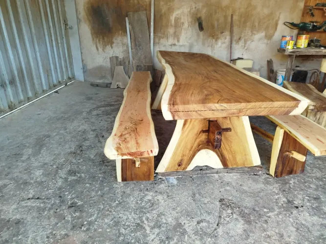 Mesa rústica de 2.50x0.80c. 2 bancos