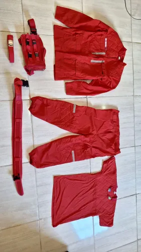Farda Completa Bombeiro Civil - tenho 2 Uniformes. um MASCULINO e um FEMININO