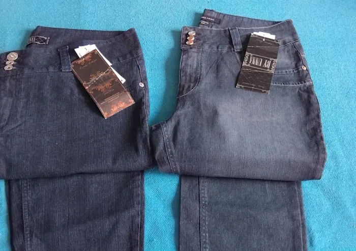 Calças plus size.