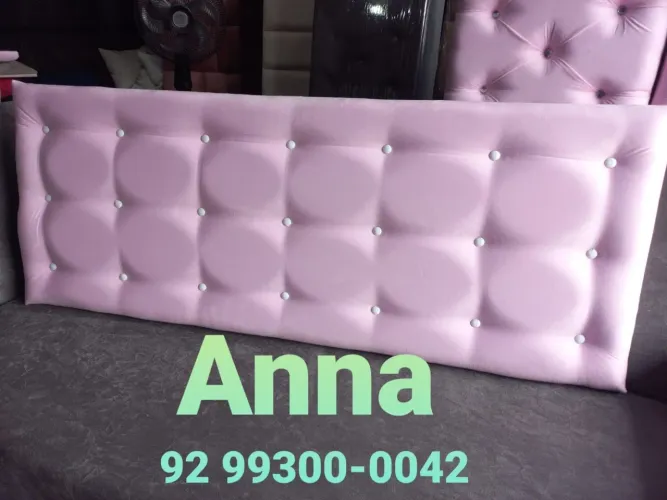 Cabeceira de cama estofada Rosa com detalhes em capitonê