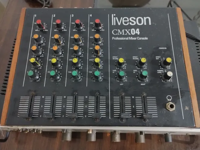Mesa de som Liveson