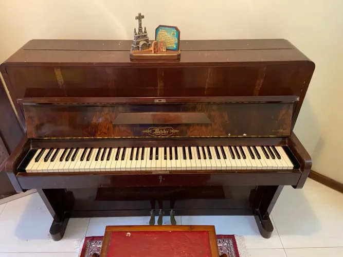 Piano Antigo Meister