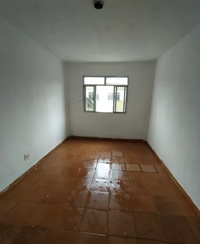 Aluga-se apartamento