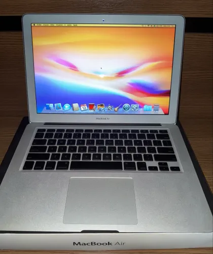 MacBook Air Apple