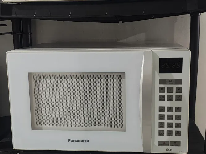 Microondas Panasonic 31 litros com garantia de três meses novissimo