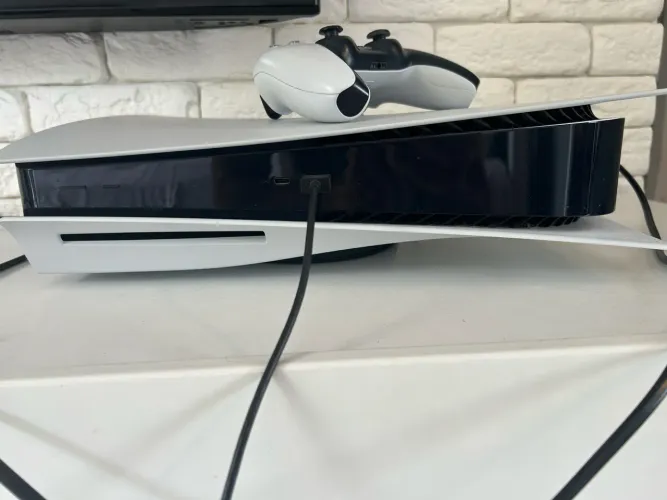 Playstation 5 + 6 jogos - mídia física e digital - 825gb