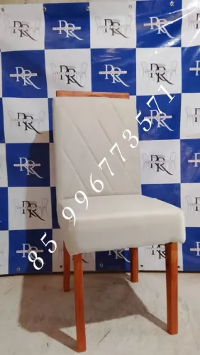 Cadeira Estofada com Design Moderno