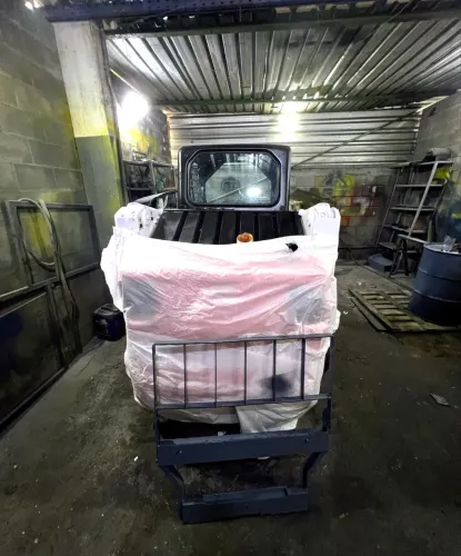 Minicaregadeira Bobcat S150 ano 2011, com 5.500 horas, à alavanca, em SP