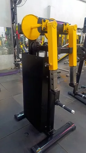 VENDO MÁQUINA PARA OMBROS ELEVAÇÃO LATERAL E FRONTAL