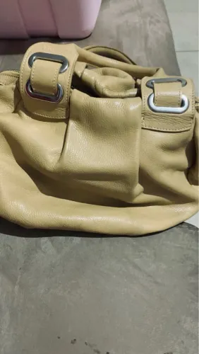 Bolsa de Ombro em Couro Amarelo Elegante