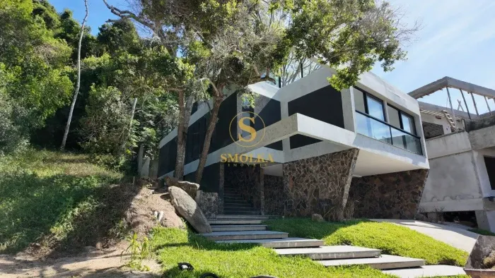 Casa à venda em Condomínio Fechado em Canasjurê, Florianópolis/SC.