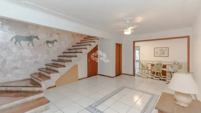 Casa de alto padrão com perfil residencial e comercial no bairro Jardim São Pedro.
