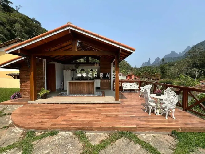 Casa em Condomínio à venda, 5 quartos, 2 suítes, 5 vagas, Comary - Teresópolis/RJ