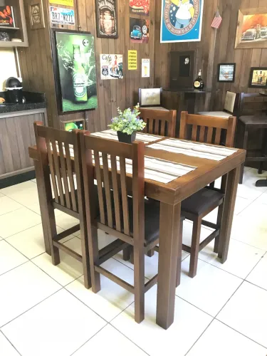 Mesa com 4 cadeiras estofadas para Restaurantes/Lanchonetes/Pizzaria