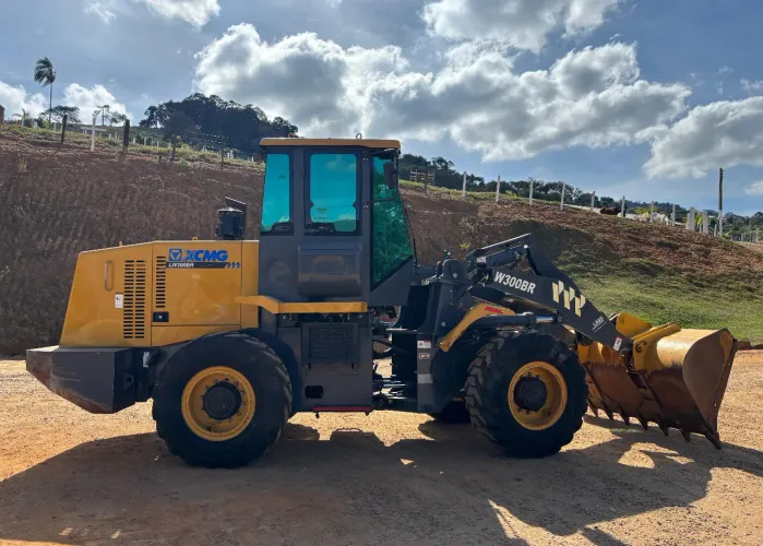 Pá Carregadeira XCMG LW300BR ano 2022 com 5.500 horas, em SP
