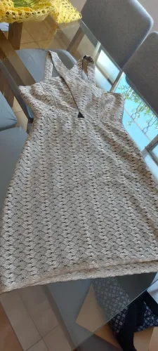 Vestido Dourado com Detalhes Trabalhados