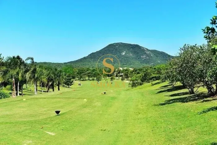 Terreno à venda no Costão Golf, condomínio fechadono no bairro Ingleses, Florianópolis/SC.