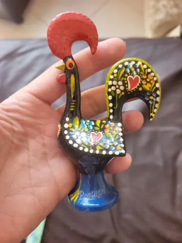 Galo de barcelos portugues em porcelana pintado a mao