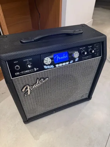 Amplificador Fender G-Dec3 Thirty com controle de pedais