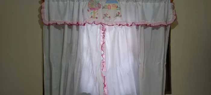 Cortina para quarto de bebê/menina