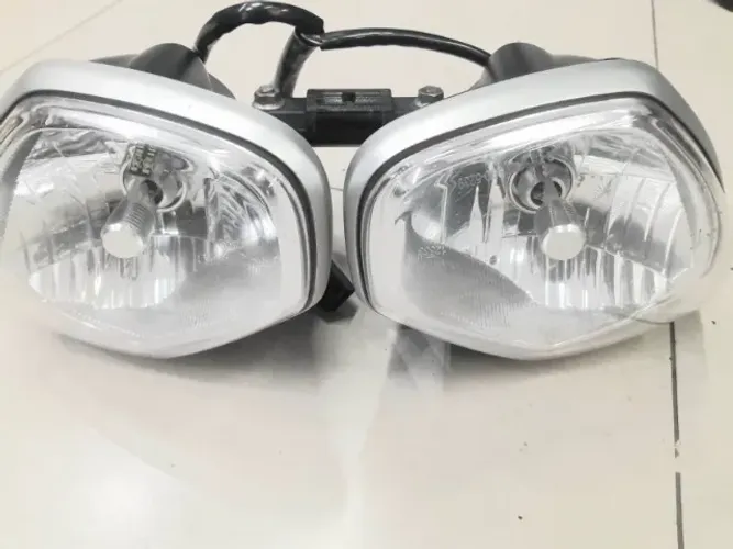 Farol Triumph Street Triple 675 - Usado