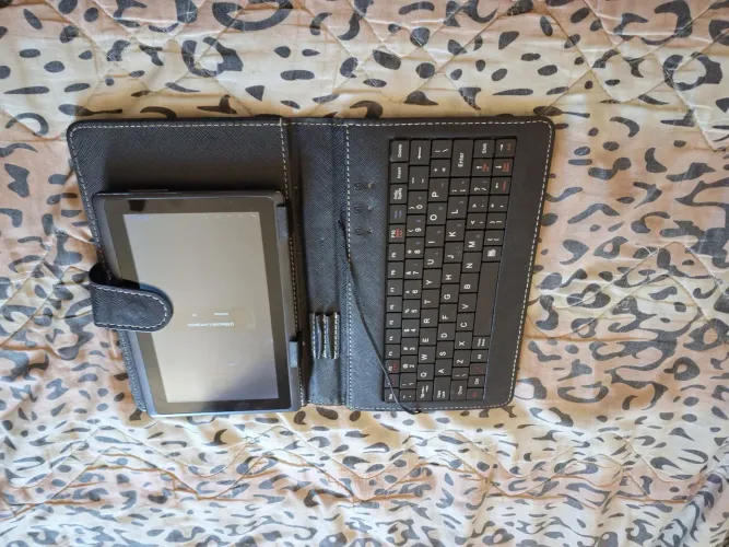 Tablet com teclado  .everey