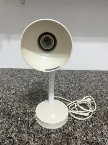 Luminária de Mesa Flexível Branca - Articulada e Funcional