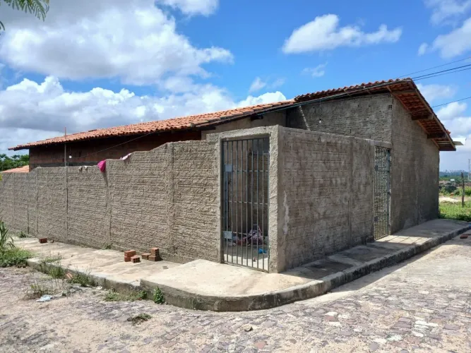 Vendo casa com 2 kitnets não paga água e nem luz 