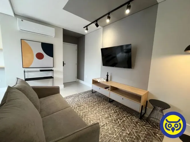 Apartamento mobiliado para locação no Centro - 2 quartos, 2 banheiros.