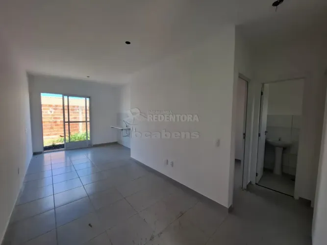 Garden Rni Condomínio Casa com 02 dormitórios, 01 vaga de garagem.