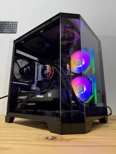 PC Gamer High End DDR5 - RTX 5070 12GB / AMD Ryzen 7 7700 / 16GB DDR5 [Aceito Trocas]