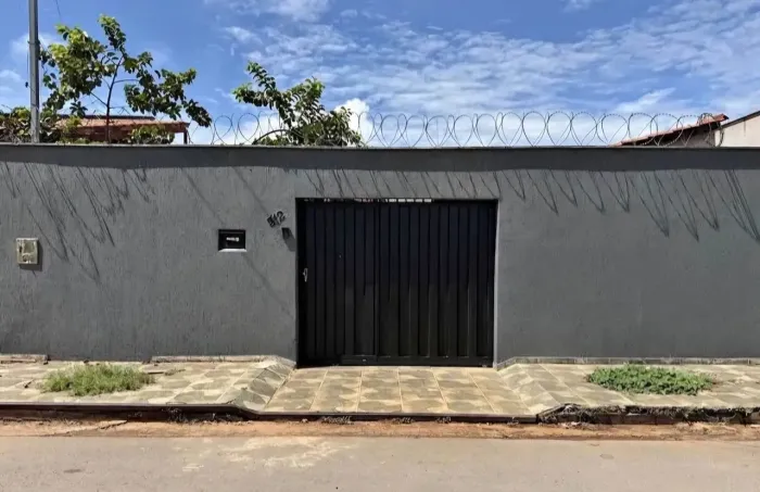 CASA NO DISTRITO 