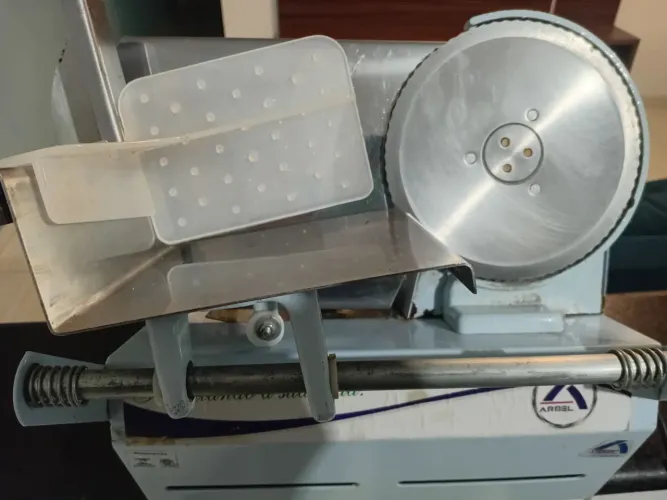 Maquina de fatiar frios